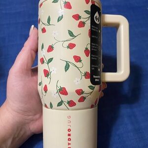HydroJug Cream Strawberry 20oz Traveler Tumbler